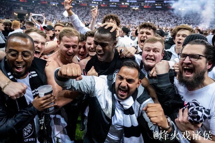每体：法兰克福球迷有1000人无门票想混进场，被